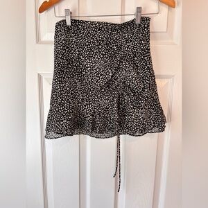 Native Daughters black and white wrap mini skirt size small